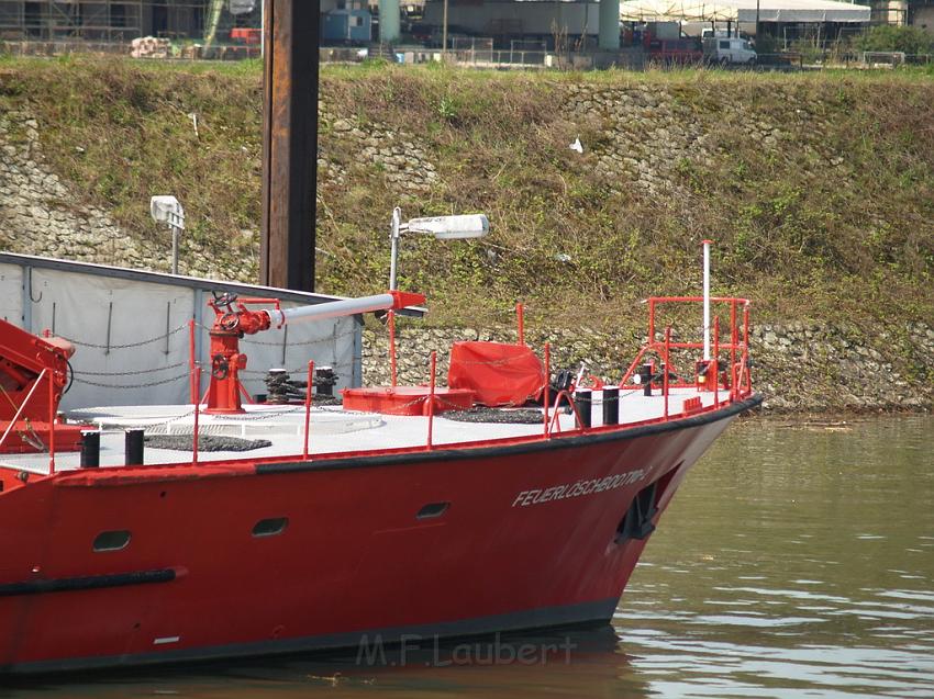 Feuerloeschboot 10-2      P189.JPG